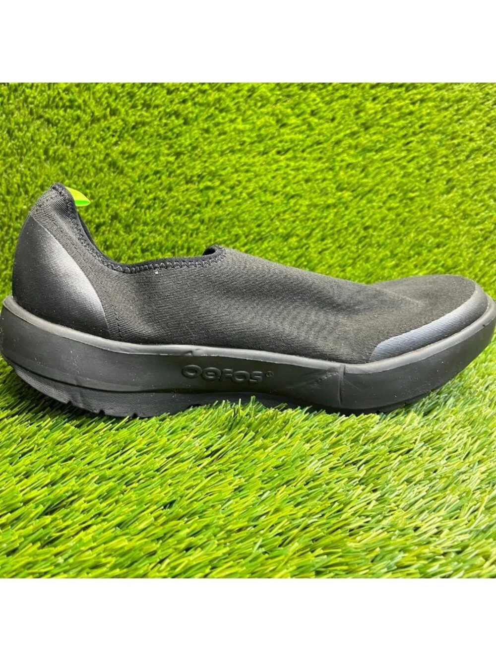 OOFOS OOmg EeZee Low Mens Size 11 Black Casual Athletic Slip On Recovery Shoes